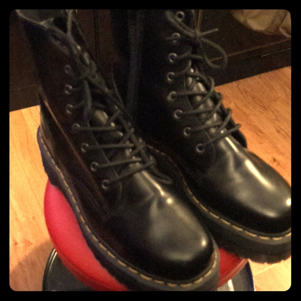 Dr Martens Jadon boots